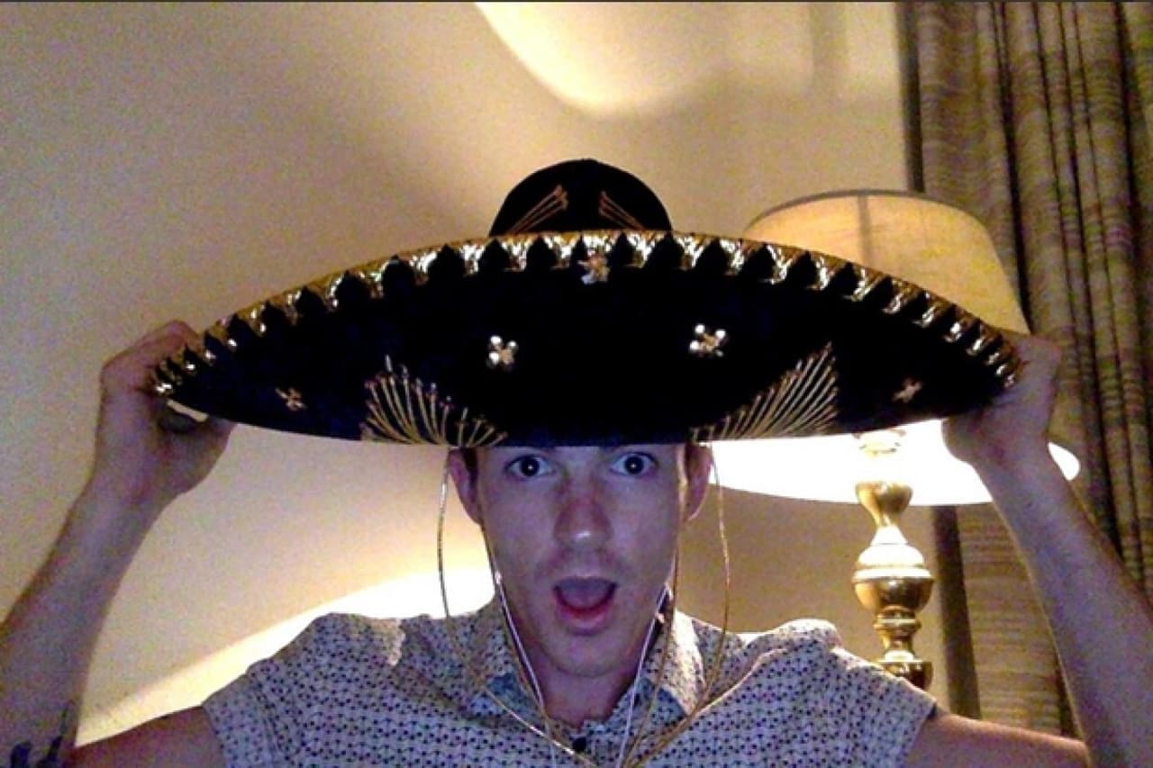 El amor de Drake Bell ha sido muy claro. Ya dice ser mexicano y tuitea en español. Uno de estos tuits bastó para volver locas a las redes.