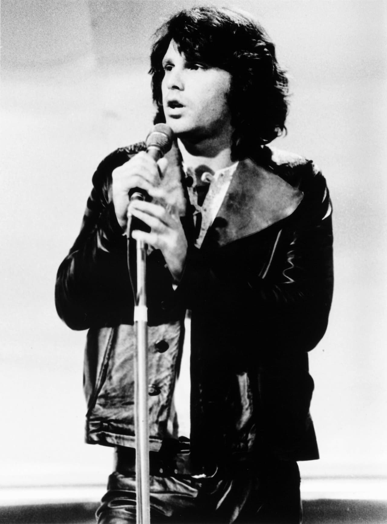 UNITED KINGDOM - 1st September : vocalist Jim Morrison (1943-1971) from The Doors performs live on stage in September 1968. (Photo by Andrew Maclear/Redferns)