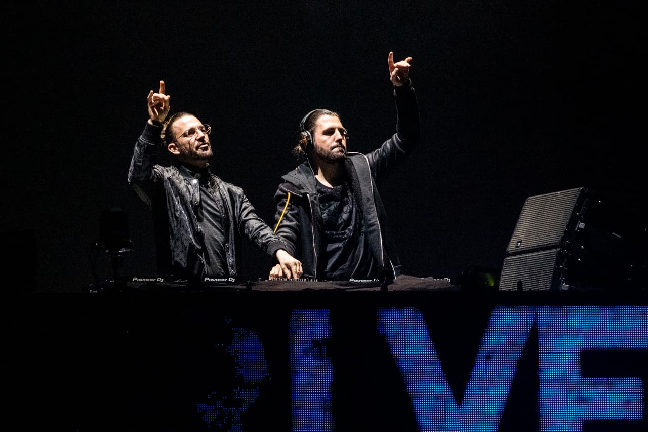 Aunque el año pasado dominaron la lista y ahora bajan al segundo lugar, a pesar de la pandemia, el 2020 de Dimitri Vegas & Like Mike fue sumamente exitoso con su colaboración "Do It!" junto a Kimberly Loaiza en TikTok, donde obtuvieron más de 50 millones de reproducciones en una noche. También tocaron en la primera edición virtual de Tomorrowland y han estado sacando música sin parar.