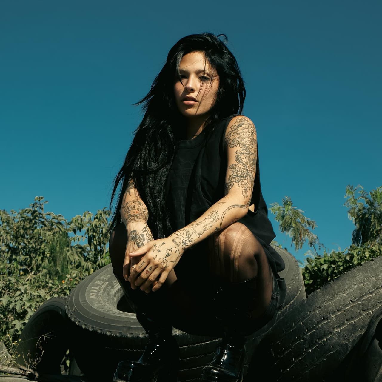 Carmen DeLeón promociona su nuevo sencillo ‘Borracha y cansada’