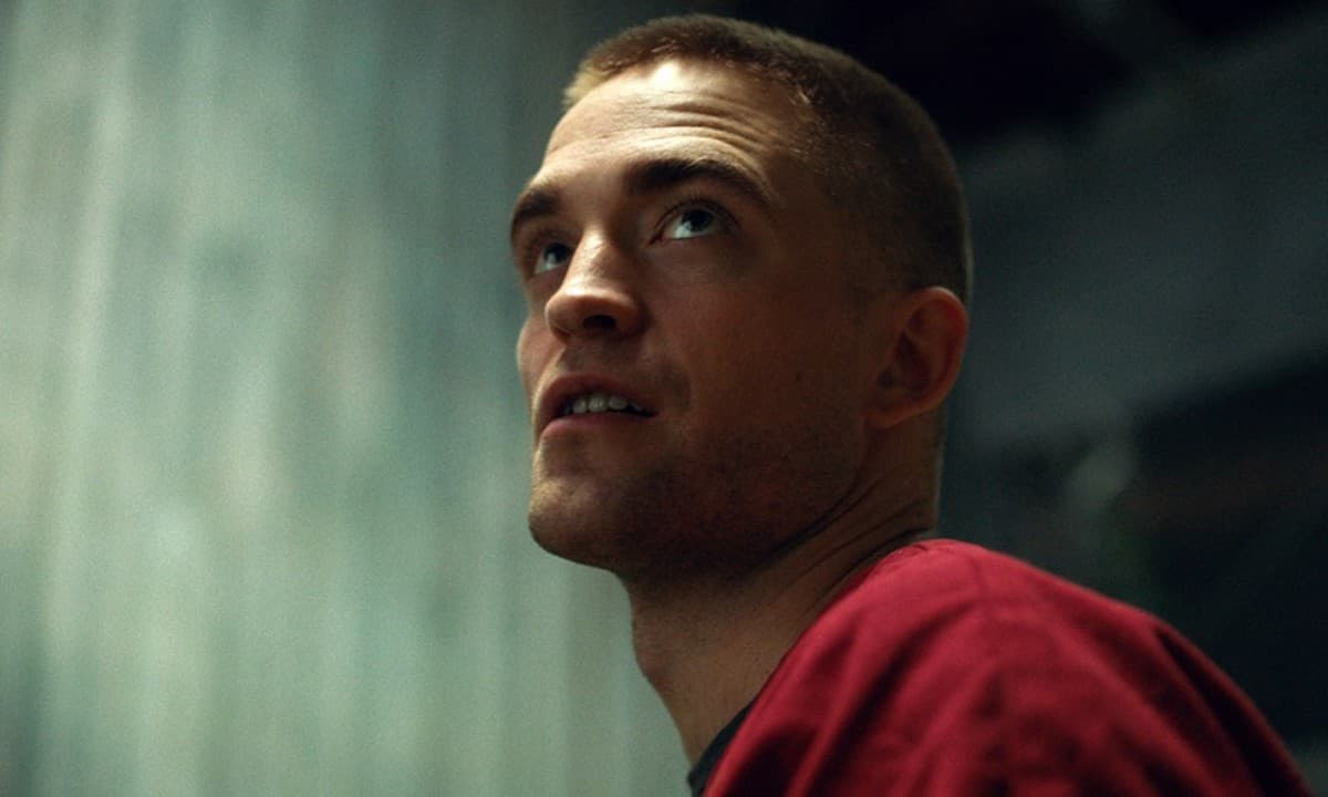 Siempre apostando por proyectos muy experimentales, Pattinson pasó del viejo oeste al espacio en 2019, con su participación en 'High life', cinta en la que un grupo de criminales son enviados como experimento en una nave espacial que va dirigida a un hoyo negro.