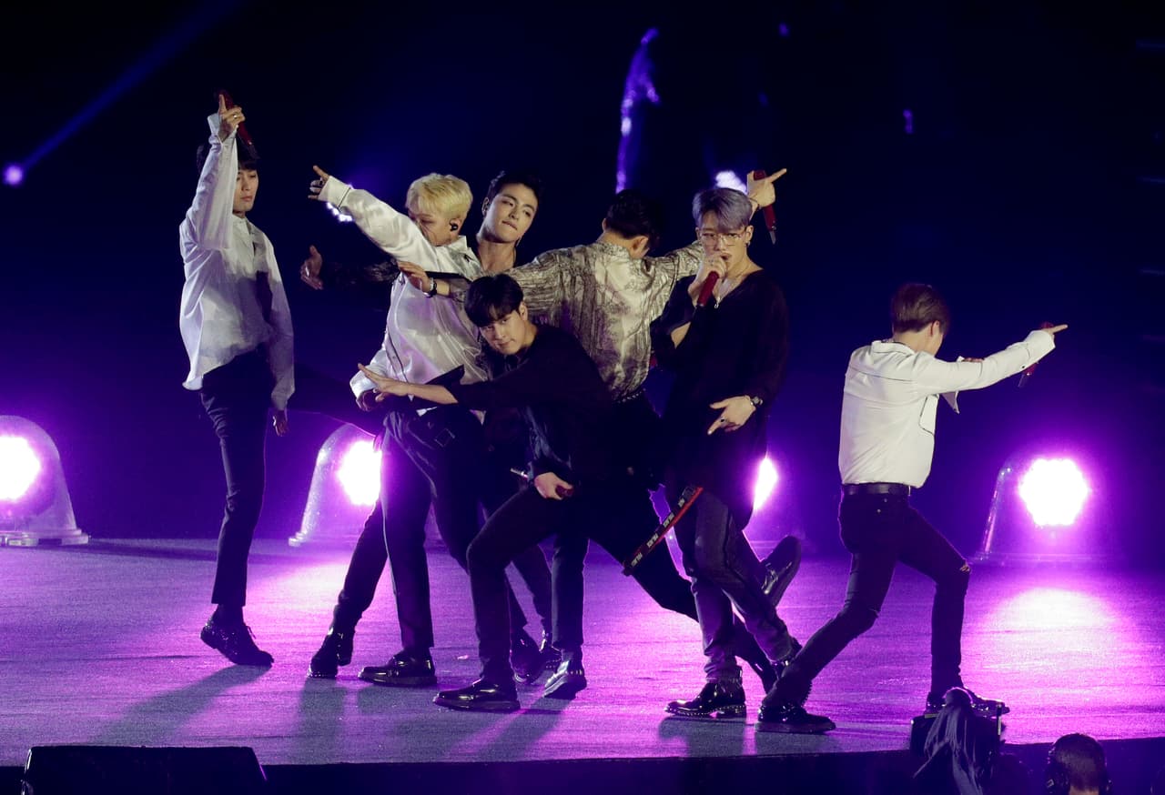 Super Junior ft. Leslie Grace y Play-N-Skillz – “Lo Siento”“Lo Siento” sirvió como una apertura del K-Pop en la música latina.
