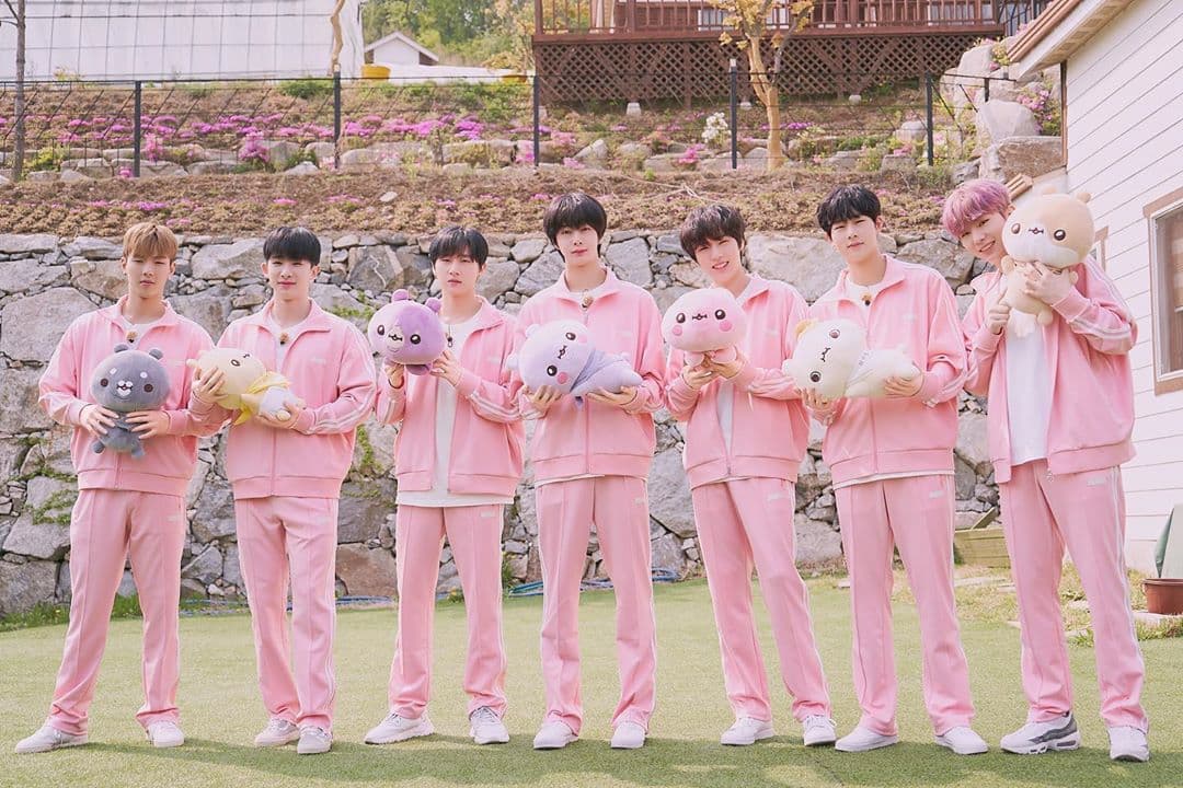 <b>Monsta X:</b> debutó en el 2015 y con tan sólo cuatro años de carrera se ha convertido en uno de los grupos más seguido.
<br>
<br>El éxito más grande de la banda compuesta por Shownu, Wonho, Minhyuk, Kihyun, Hyungwon, I.M. y Joohoney, es "HERO", la suma más de 91 millones de reproducciones en YouTube.