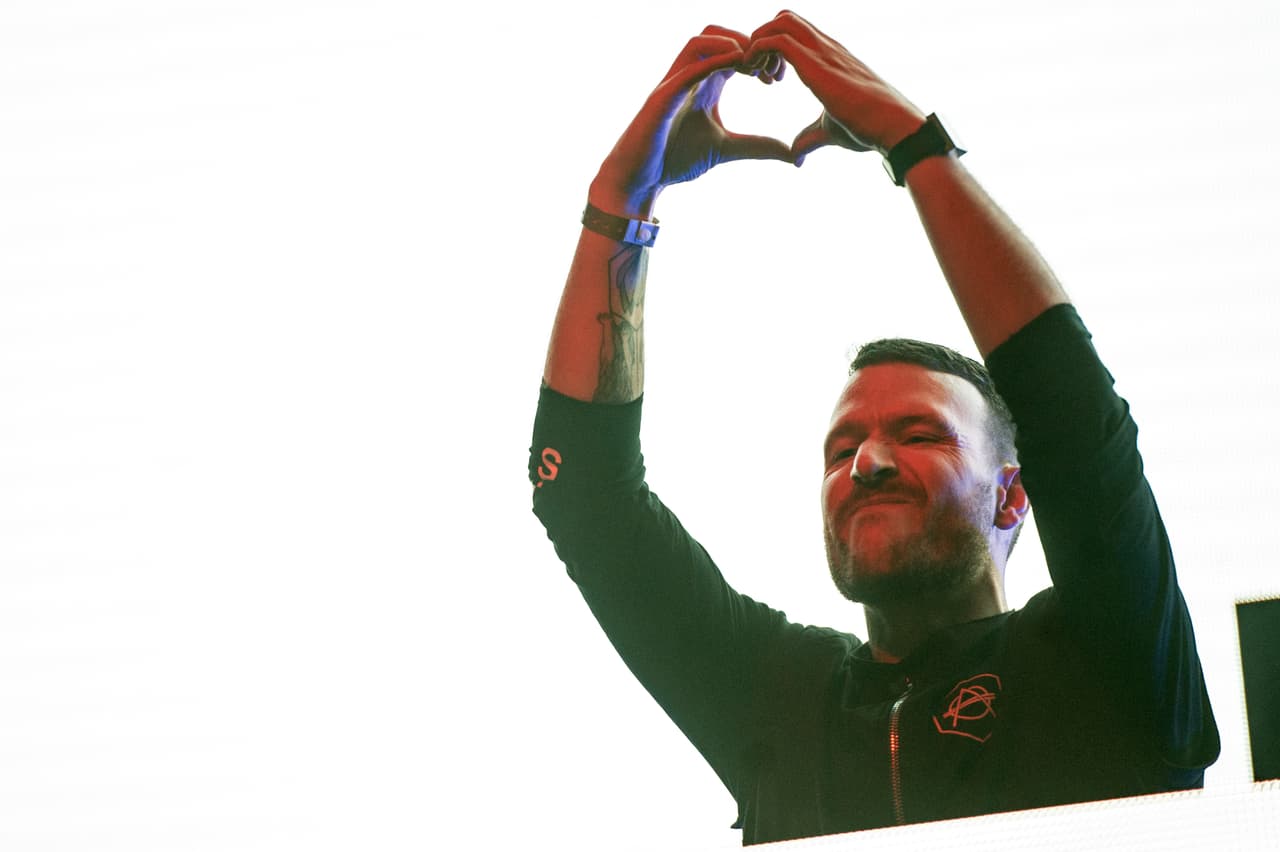 Don Diablo permanece en el lugar 6 y recientemente lanzó “Kill Me Better”, una pieza que parece que estará incluida en su tercer disco de estudio, “Forever”. Mientras tanto, continúa trabajando en su marca de ropa, en su propio cómic y en otros proyectos, por lo que ha sido votado para quedarse en esa posición de la lista de DJMag.
