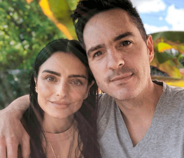 En marzo de este año, Aislinn Derbez y Mauricio Ochmann anunciaron que se separarían, pero mantendrían una amistad por el bienestar de su familia, tras casi cuatro años de matrimonio.
