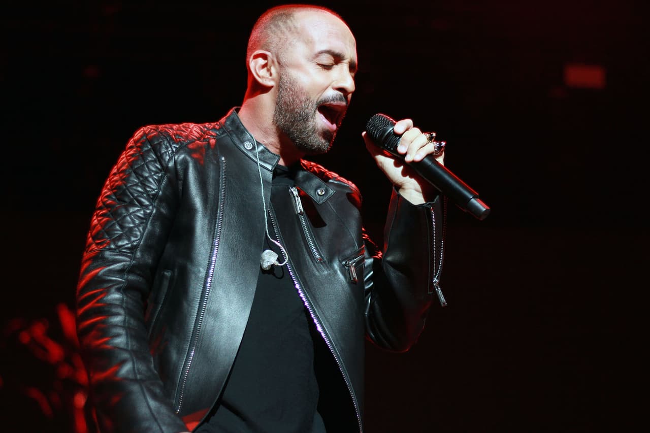 Mario Domm y Belinda salieron por un corto tiempo en 2010, cuando ella tenía solo 21 años y él 33. La relación no duró mucho, a los pocos meses de que comenzaron a conocerse, la cantante tuiteó "Ya no estoy más en la luna" haciendo referencia a que lo suyo con Domm había terminado.
<br>
<br>Los rumores en ese tiempo aseguraron que todo fue porque él le fue infiel a la cantante.