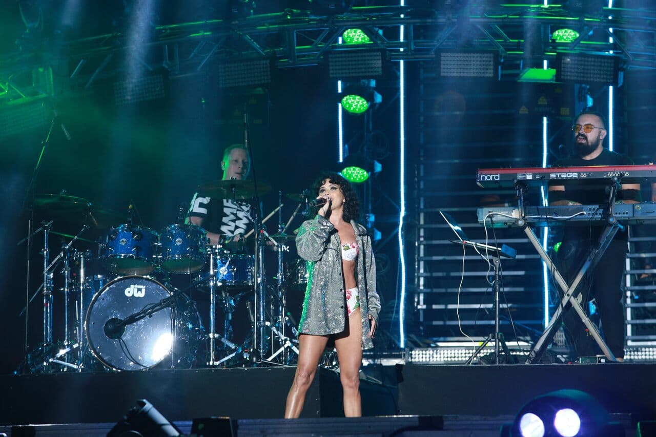 Con temas como Cola Song, la artista europea se hizo de un lugar en el competido ambiente del Eurodance.