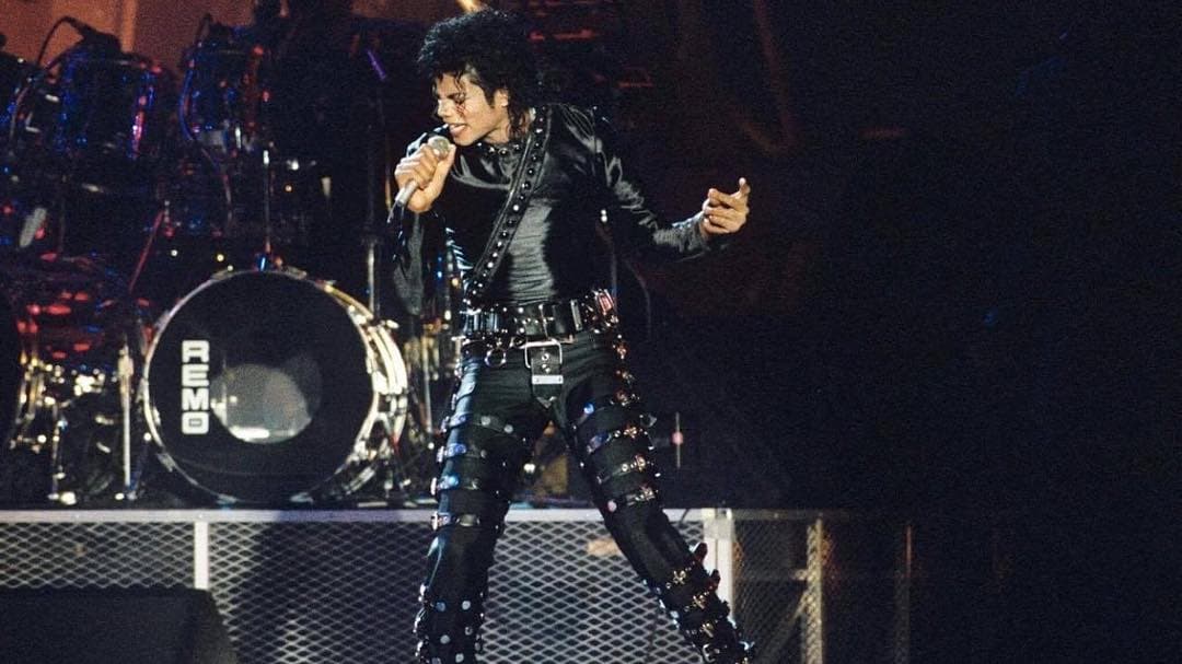 El “BAD Tour” inició en Japón, en el Estadio Korakunen de Tokyo, en 1987.