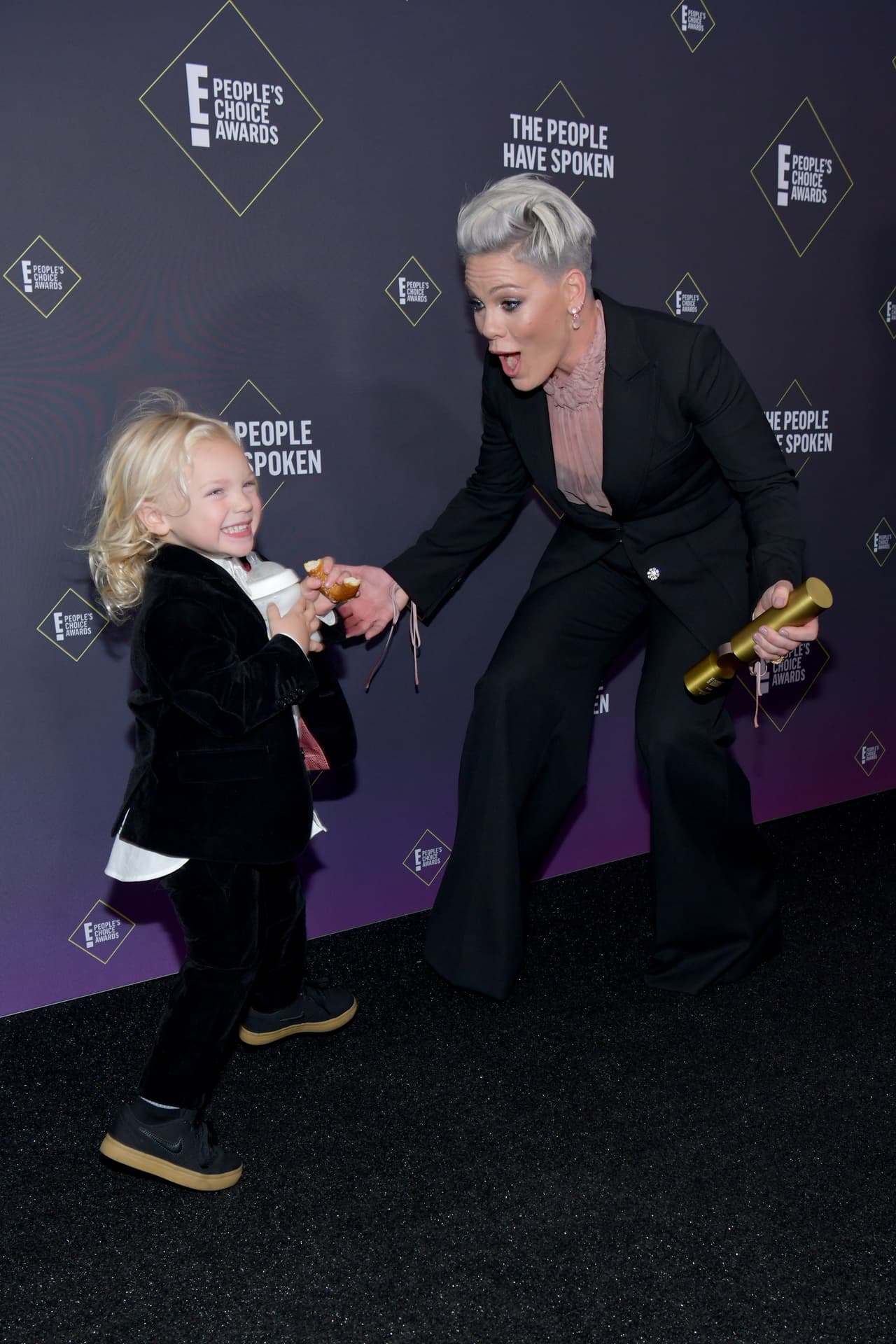 SANTA MONICA, CALIFORNIA - NOVEMBER 10: P!nk, winner of People's Champion Award and Jameson Moon Hart (L) pose in the press room during the 2019 E! People's Choice Awards at Barker Hangar on November 10, 2019 in Santa Monica, California. (Photo by Rodin Eckenroth/WireImage)