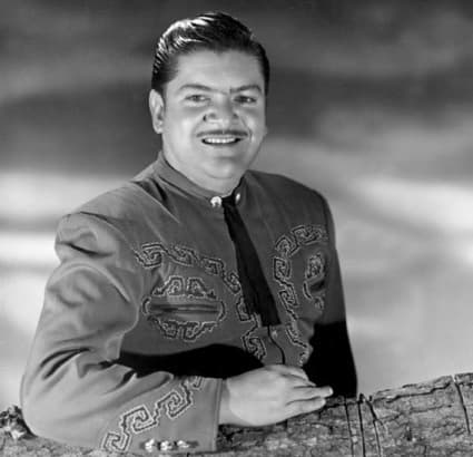 Antes de ser uno de los compositores históricamente más reconocidos a nivel mundial, José Alfredo Jiménez fue portero del equipo Marte y Oviedo de la liga mexicana de futbol; esto data de la década de los años 40.