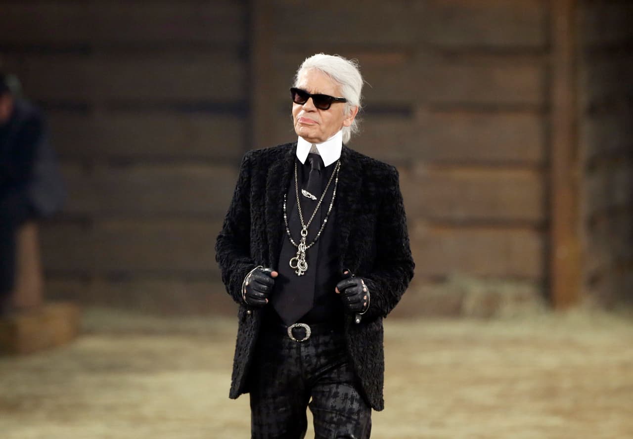 Famosos se despiden del legendario diseñador de modas Karl Lagerfeld