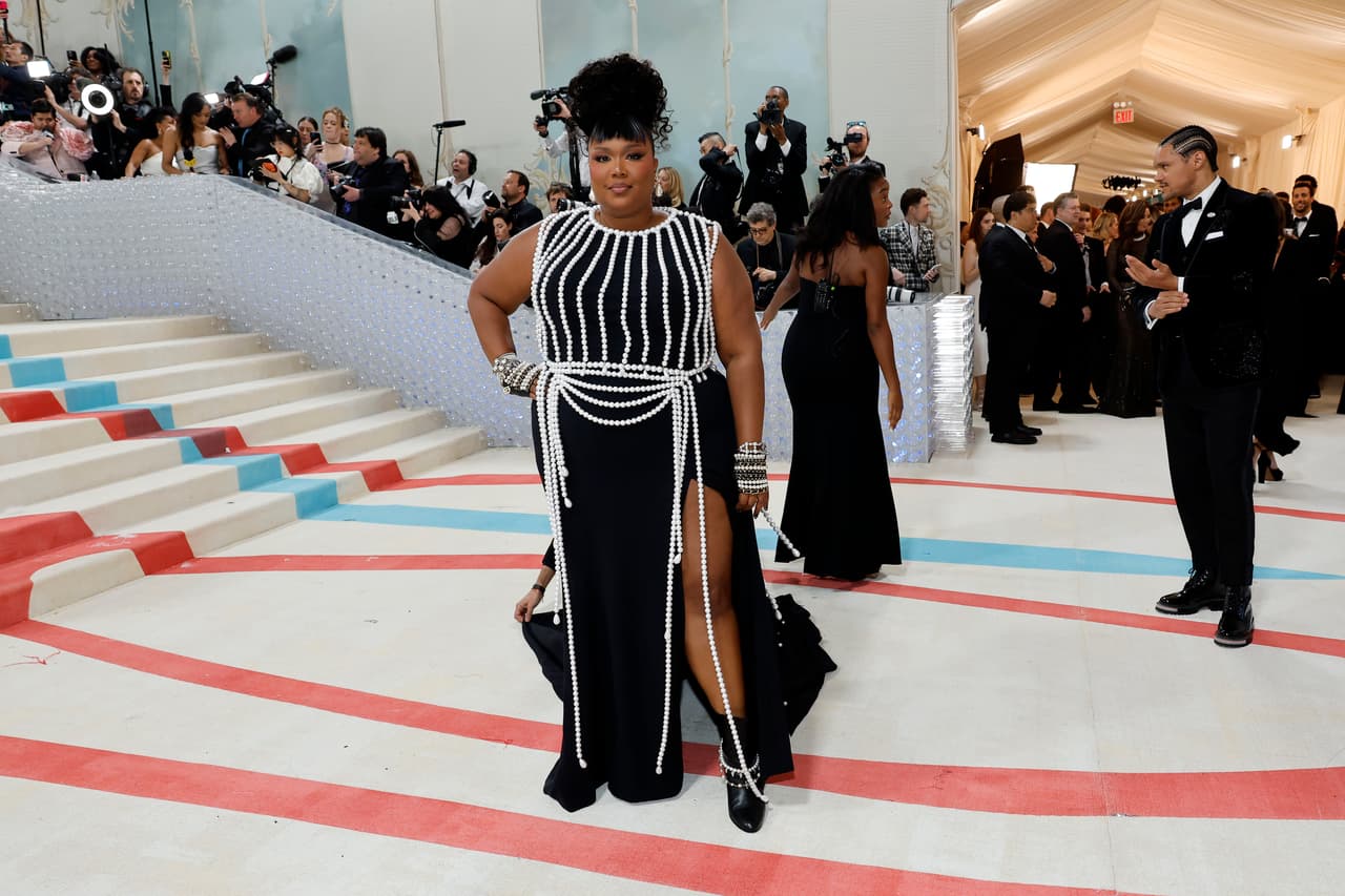 NEW YORK, NEW YORK - MAY 01: Lizzo attends The 2023 Met Gala Celebrating "Karl Lagerfeld: A Line Of Beauty" at The Metropolitan Museum of Art on May 01, 2023 in New York City. (Photo by Mike Coppola/Getty Images)