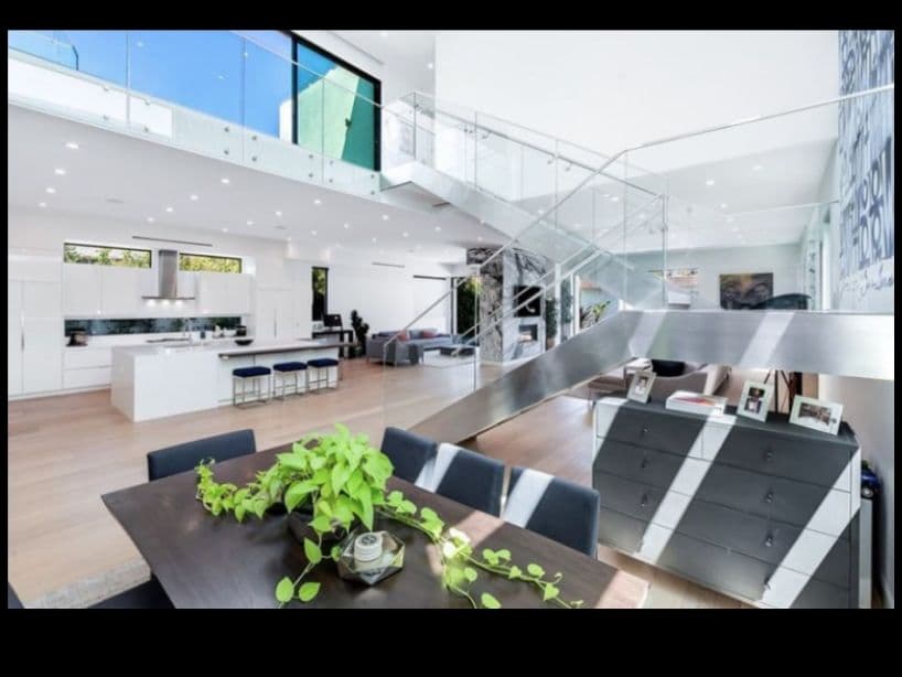La casa cuenta con acabados de primer nivel y 2 mil 509 metros cuadrados.