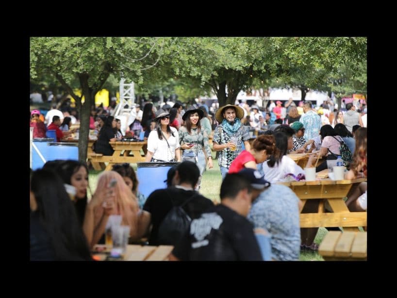 Entre las amenidades que el Machaca Fest 2019 preparó para os amantes de la música se encontraban una zona de food trucks, un beer pongo gigante, una rueda de la fortuna y varias actividades patrocinadas.