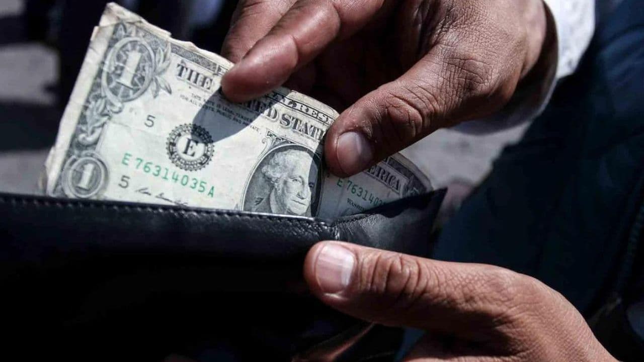“Penaliza a inmigrantes de forma injusta”: el impacto del impuesto a las remesas de la ley fiscal de Trump