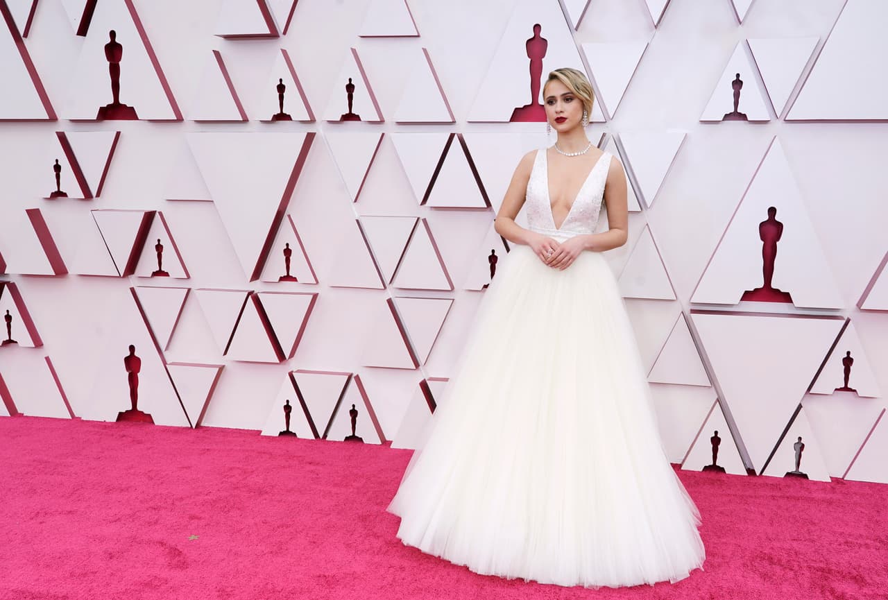 Maria Bakalova llegó con un vestido de Louis Vuitton a la ceremonia en la que está nominado a Mejor Actriz de reparto por su participación en Borat 2.
<br>
