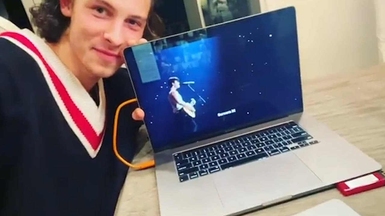 Así fue el encuentro entre Shawn Mendes y sus fans para ver el estreno de su documental