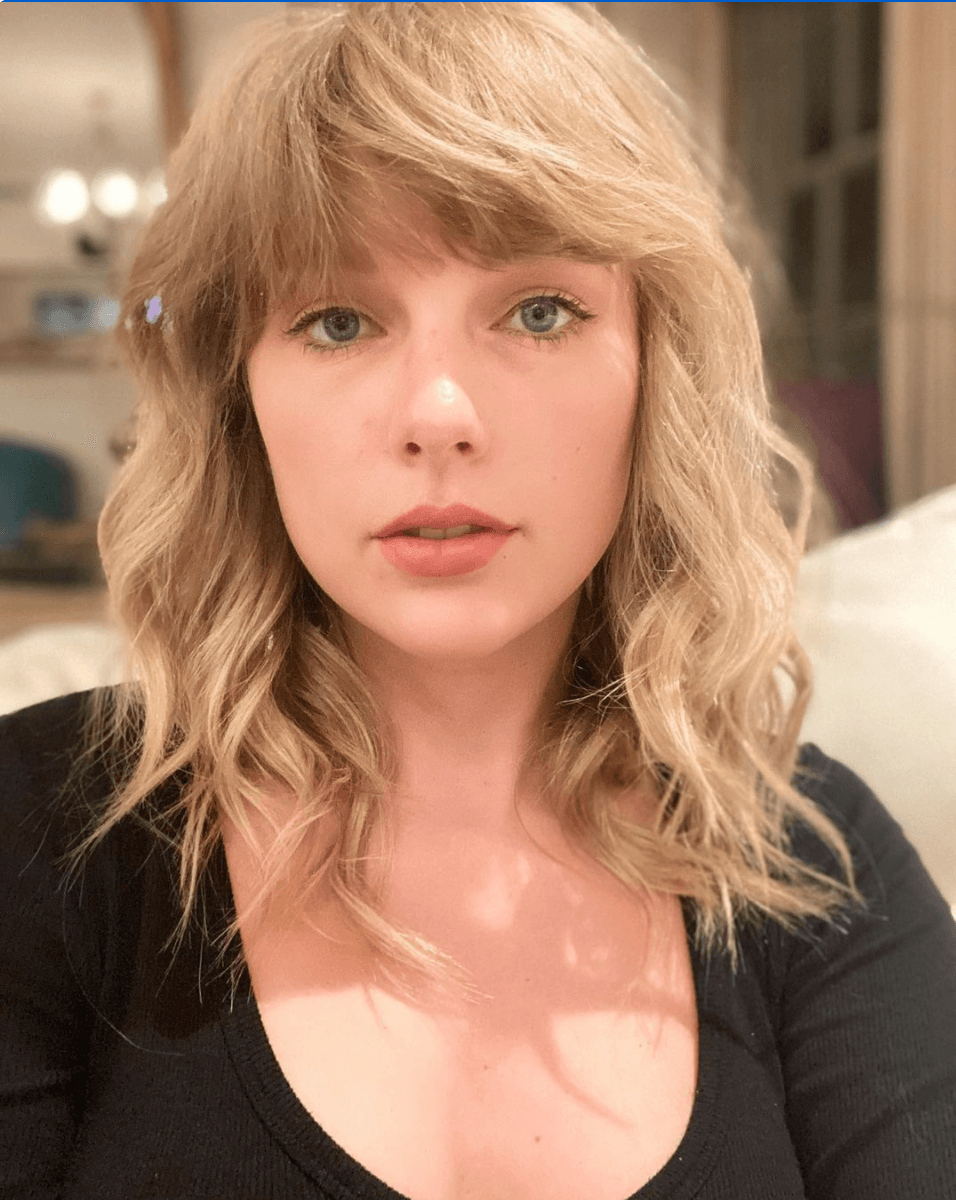 Tras el inicio de la pandemia, Taylor tuvo que cancelar la gira de promoción de "Lover", en sus redes sociales se mostró muy abierta apoyando la candidatura de Joe Biden y promoviendo el voto. Además de compartir una foto en la que aseguró que "no había mucho pasando por el momento".