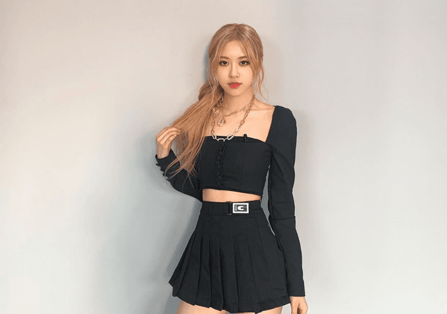 Además de ser cantante de BLACKPINK, Rose también sabe tocar la guitarra y el piano.