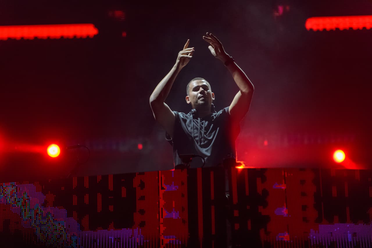 Afrojack es uno de los artistas que más veces han aparecido en los últimos años en la encuesta de DJMag y por ello se ha mantenido activo para seguir entregándole música a sus fans. El alemán de 33 años lanzó recientemente “What Are We Waiting For” junto a Ally Brooke de Fifth Harmony.