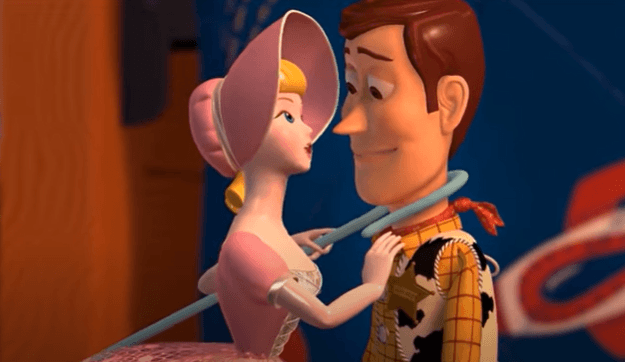 En la primera película de Toy Story, Bo Peep pone muy nervioso a Woody cuando le dice que si alguien quiere cuidar a sus ovejas esa noche y lo mira con unos ojos lujuriosos.