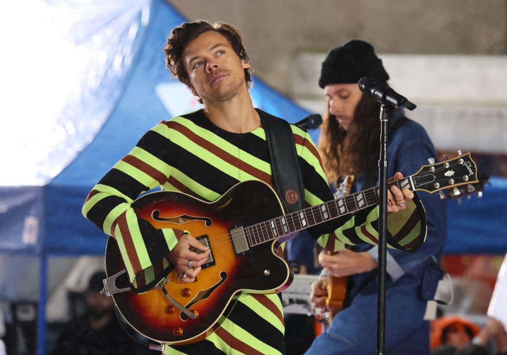 NEW YORK, NEW YORK - MAY 19: Harry Styles performs on NBC's "Today" at Rockefeller Plaza on May 19, 2022 in New York City. (Photo by Dia Dipasupil/Getty Images)