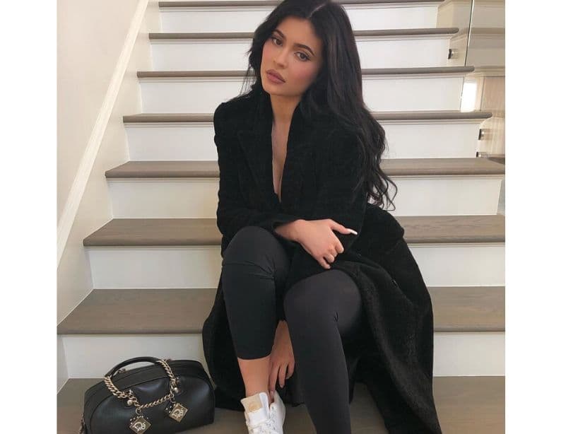 Tanto Rosalía como Kylie Jenner comparten un gran gusto por la moda, las uñas largas y la ropa de marca.