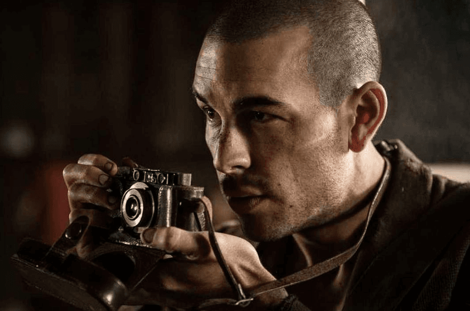 Casas no solo es conocido por su papel en estas cintas. El actor también ha aparecido en películas como El Fotógrafo de Mathausen (2018), donde cuenta la historia de Francisco Boix, quien fue internado en el campo de concentración de Mauthausen, durante la Segunda Guerra Mundial.