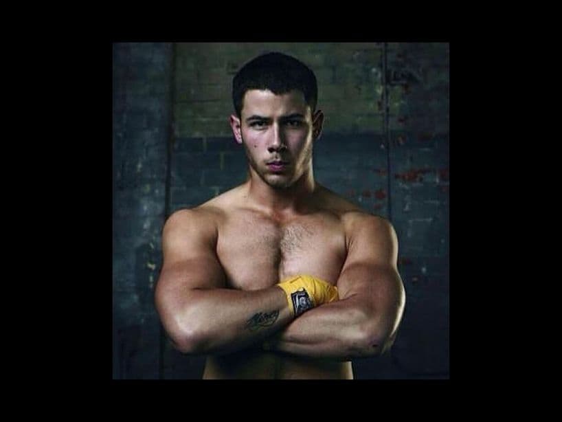 Nick Jonas nació el 16 de septiembre de 1992 y desde el 2005 forma parte de los Jonas Brothers.