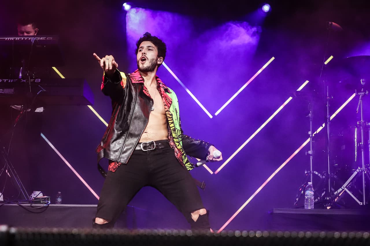 MIAMI, FLORIDA - DECEMBER 07: Sebastian Yatra performs during the Amor A La Musica at American Airlines Arena on December 07, 2019 in Miami, Florida. (Photo by John Parra/Getty Images)