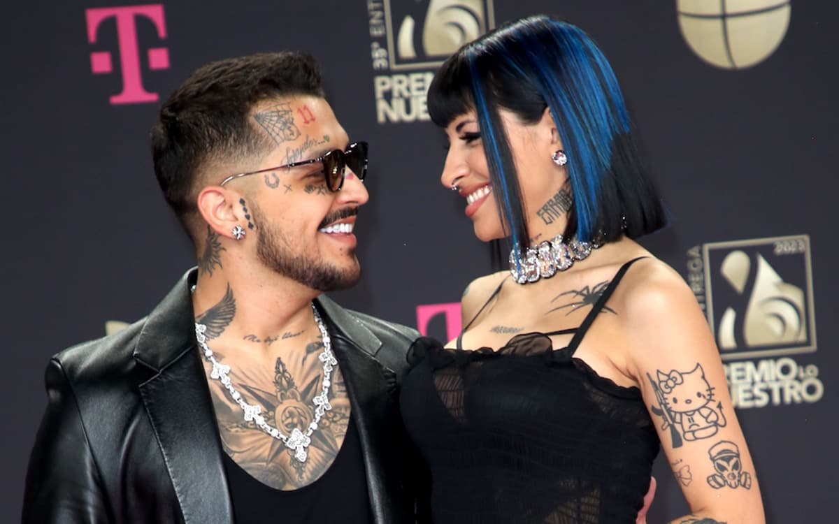 Cazzu posa por primera vez con Christian Nodal mostrando su 'baby bump'