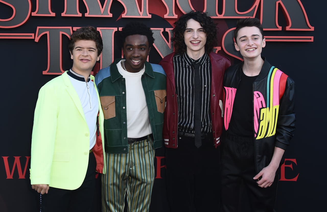 Netflix estrenó la tercera temporada de la serie paranormal. Gaten Matarazzo, Caleb McLaughlin, Finn Wolfhard y Noah Schnapp posan en la alfombra roja del lanzamiento, realizada en Los Ángeles, California.