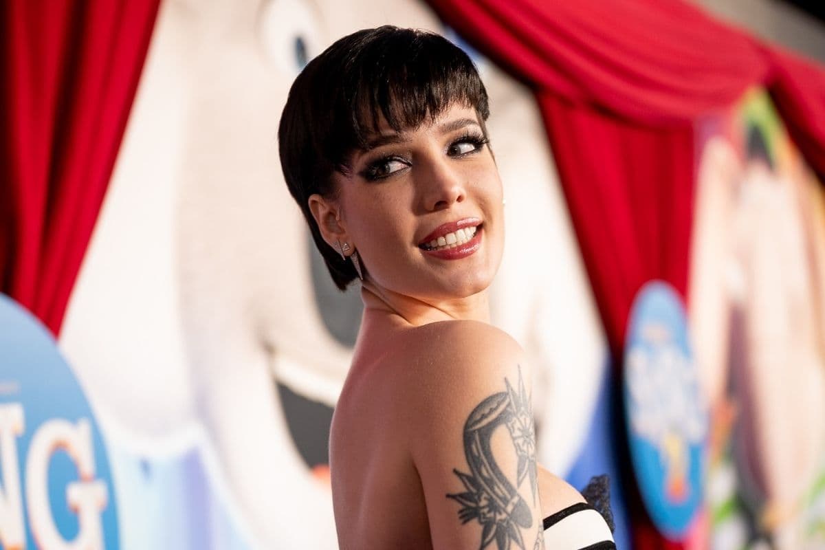 Halsey debate sobre los mejores chilaquiles y enloquece las redes: ¿verdes o rojos?