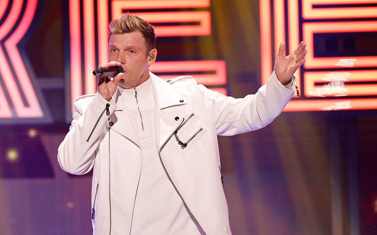 Nick Carter se presentó junto a los Backstreet Boys en un concierto navideño, tras una demanda por abuso