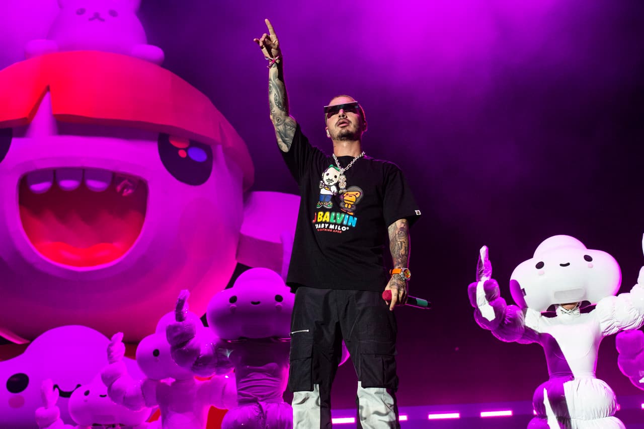 J Balvin hizo historia en Lollapalooza 2019 al convertirse en el primer artist headliner del festival.