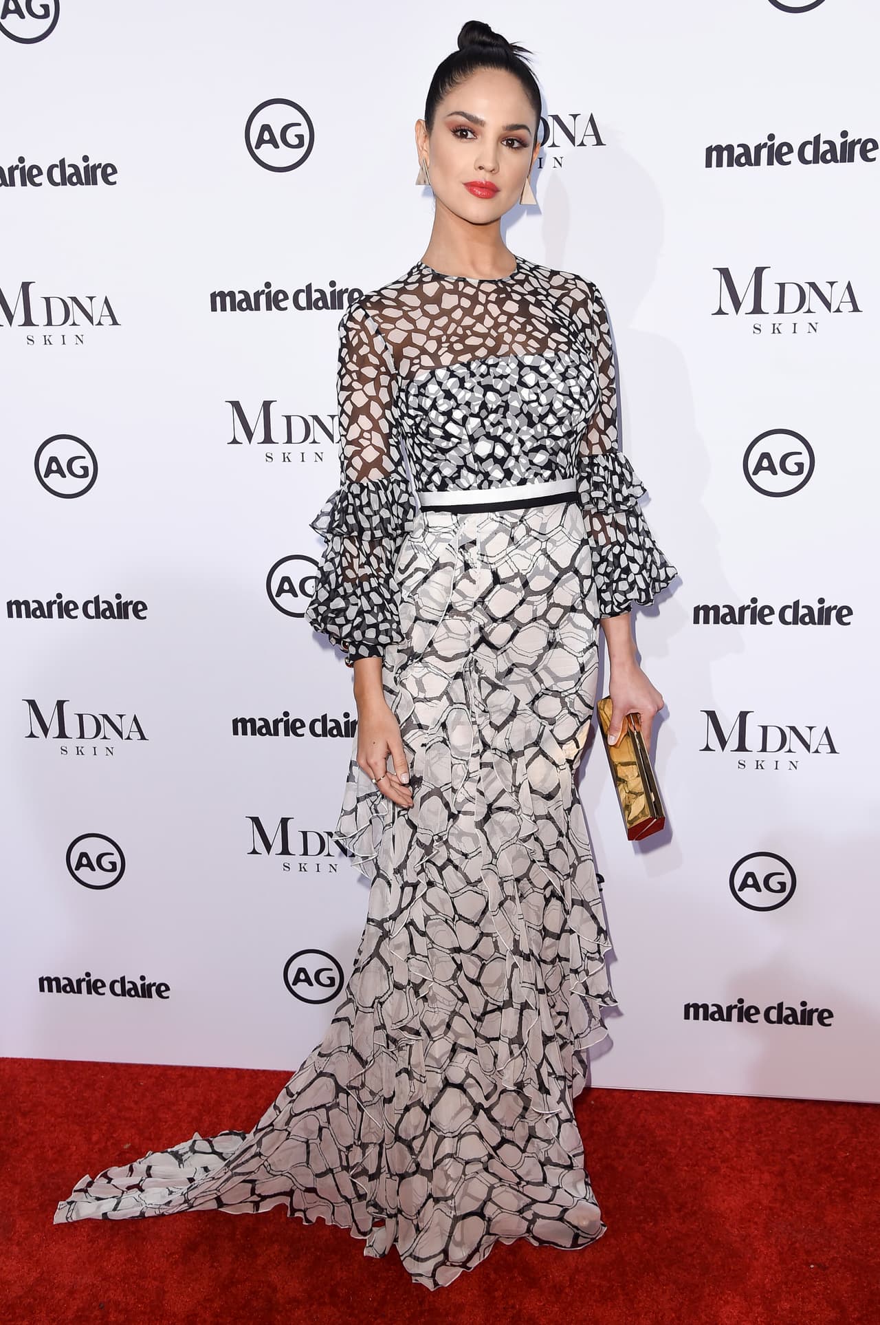 Ese mismo año, llevó un estilo más casual pero con el cabello recogido para la red carpet de los premios Marie Claire Image.