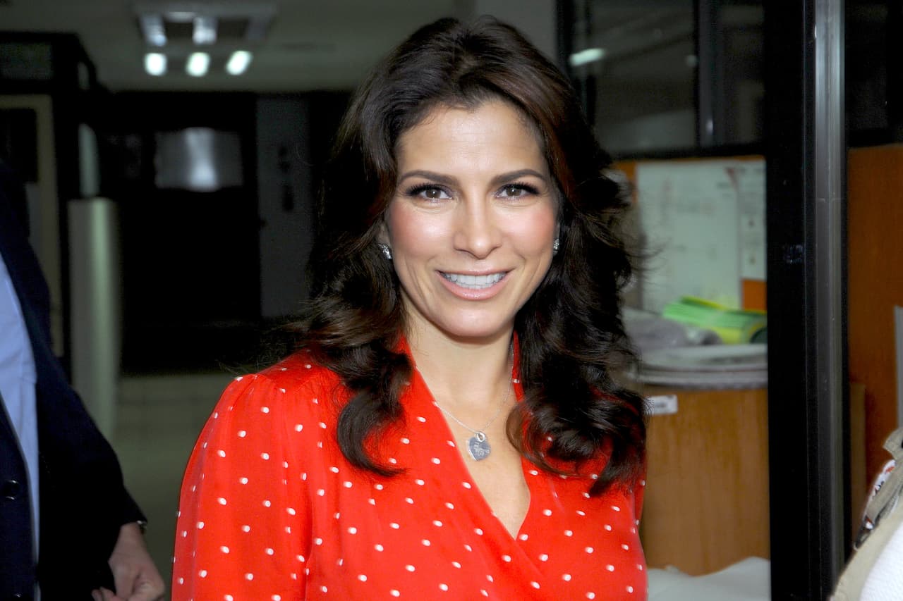 En el 2014, Alessandra Rosaldo fue bienvenida al programa para convertirse en una de las nuevas conductoras. La amistad y química con las entonces Netas sucedió de inmediato.