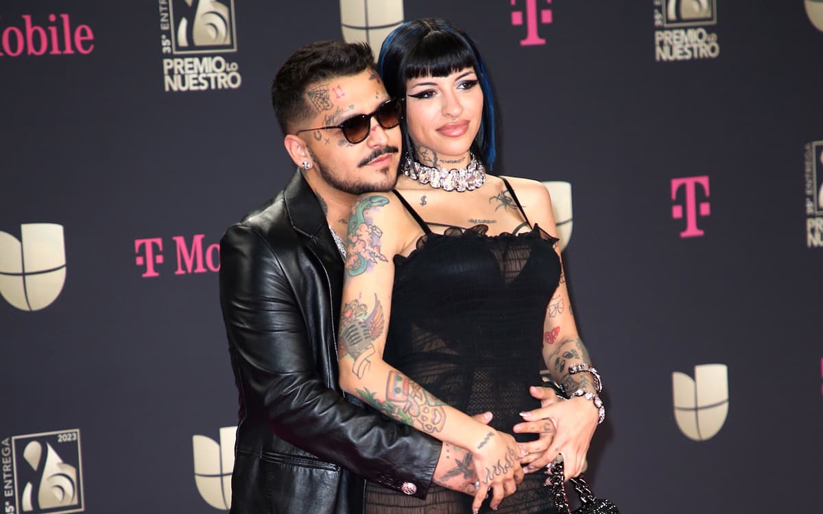 Los rumores de embarazo surgieron tras el paso de Christian Nodal y Cazzu por la alfombra magenta de Premio Lo Nuestro