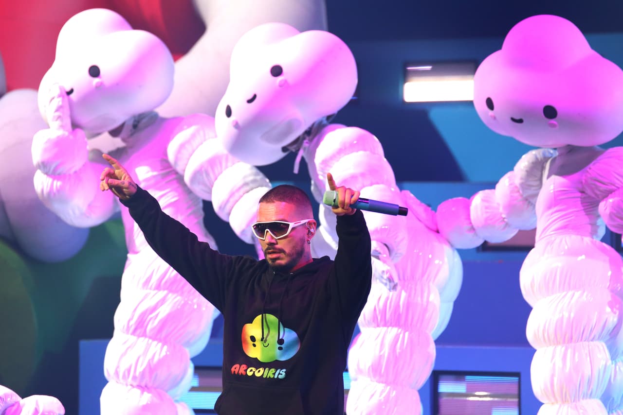 LAS VEGAS, NEVADA - OCTOBER 19: Singer J Balvin (C) performs with dancers at The Pearl concert theater at Palms Casino Resort on October 19, 2019 in Las Vegas, Nevada. (Photo by Gabe Ginsberg/Getty Images)