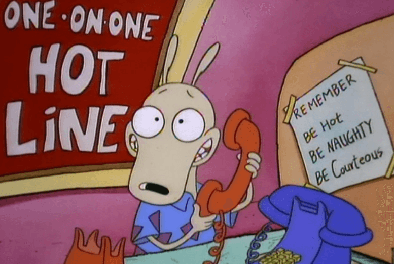 Rocko trabajaba en una hotline e incluso en el fondo aparece un letrero con los consejos para dar un mejor servicio. "Sé caliente, sé travieso y sé cortés", expresa el mensaje.