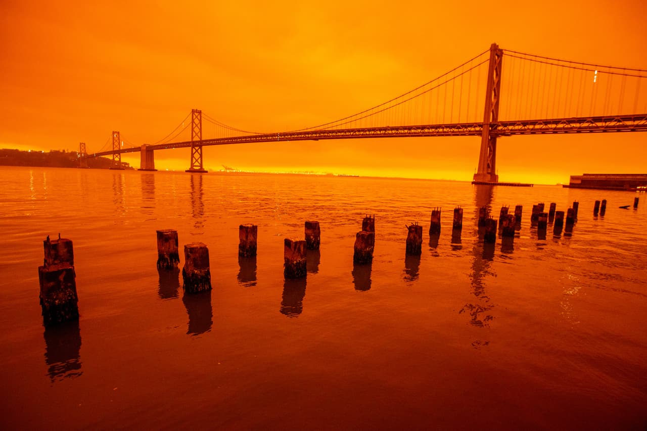 La vista del Puente de la Bahía es el protagonista de increíbles postales que quedarán para la historia de California.