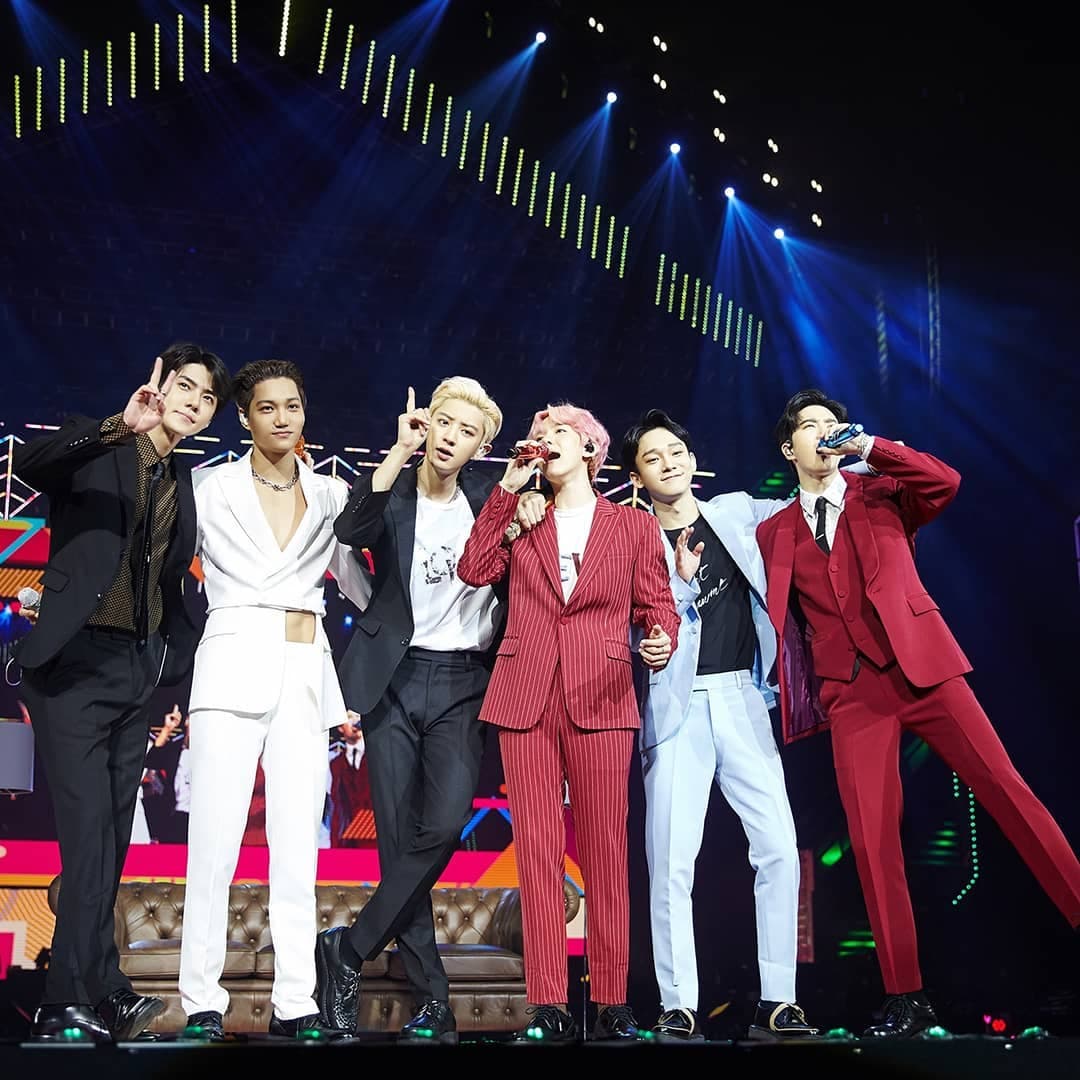 We are one: banda que debutó en el 2012 está integrada por Xiumin, Suho, Lay, Baekhyun, Chen, Chanyeol, D.O., Kai, y Sehun. Desde su inicio comenzó mostrarse como uno de los máximos representantes del K-Pop, fuera de Corea del Sur. Su éxito "Monster" está por alcanzar las 100 millones de reproducciones en Spotify, mientras que en YouTube suma más de 290 millones de vistas.
