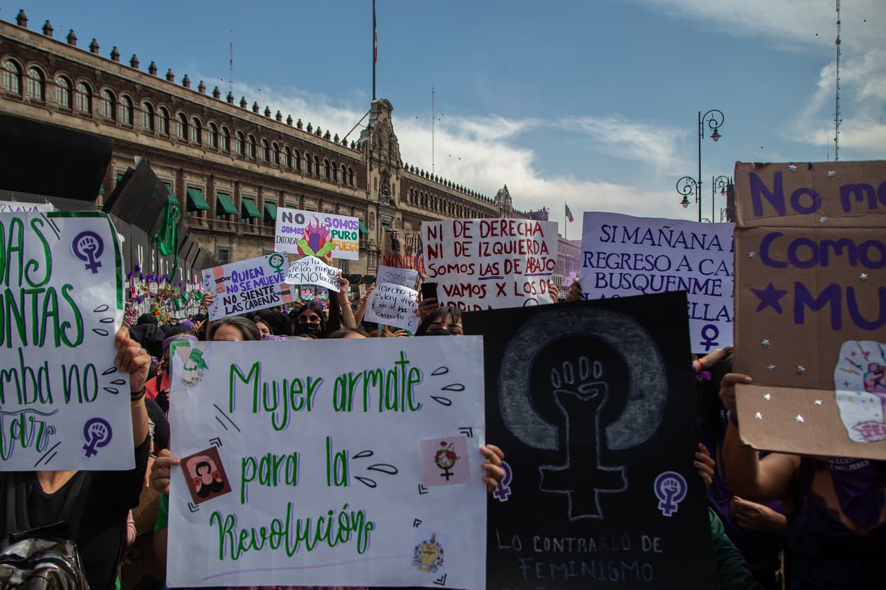 De acuerdo a las cifras presentadas por El Universal, fueron 50 mil mujeres y niños loas que marcharon frente al palacio de Bellas Artes. Sin embargo, conforme avanzaban los contingentes, se sumaban más personas al movimiento.
<br>