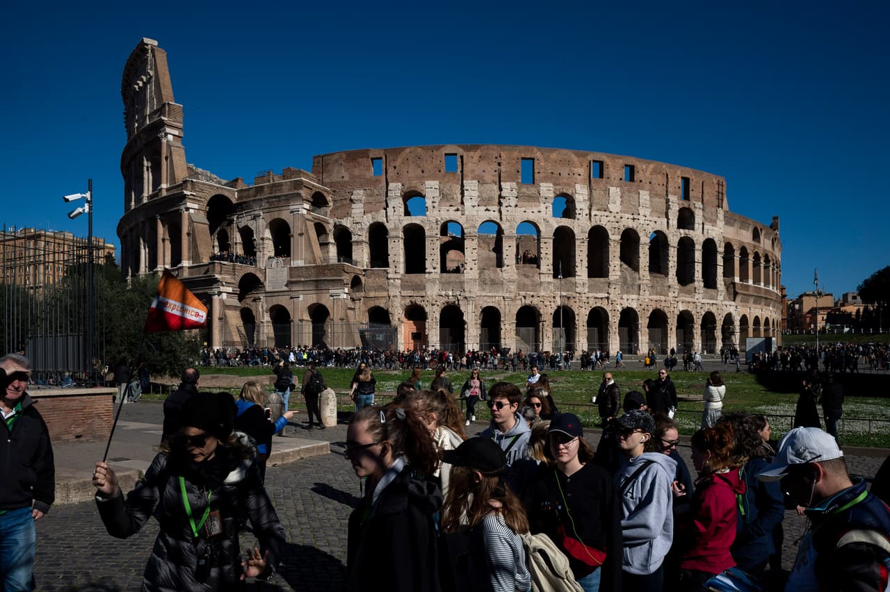 Roma, Italia.
<br>
<br>El Coliseo romano recibe la visita de unos siete millones de turistas al año, es uno de los lugares más visitados de Italia.