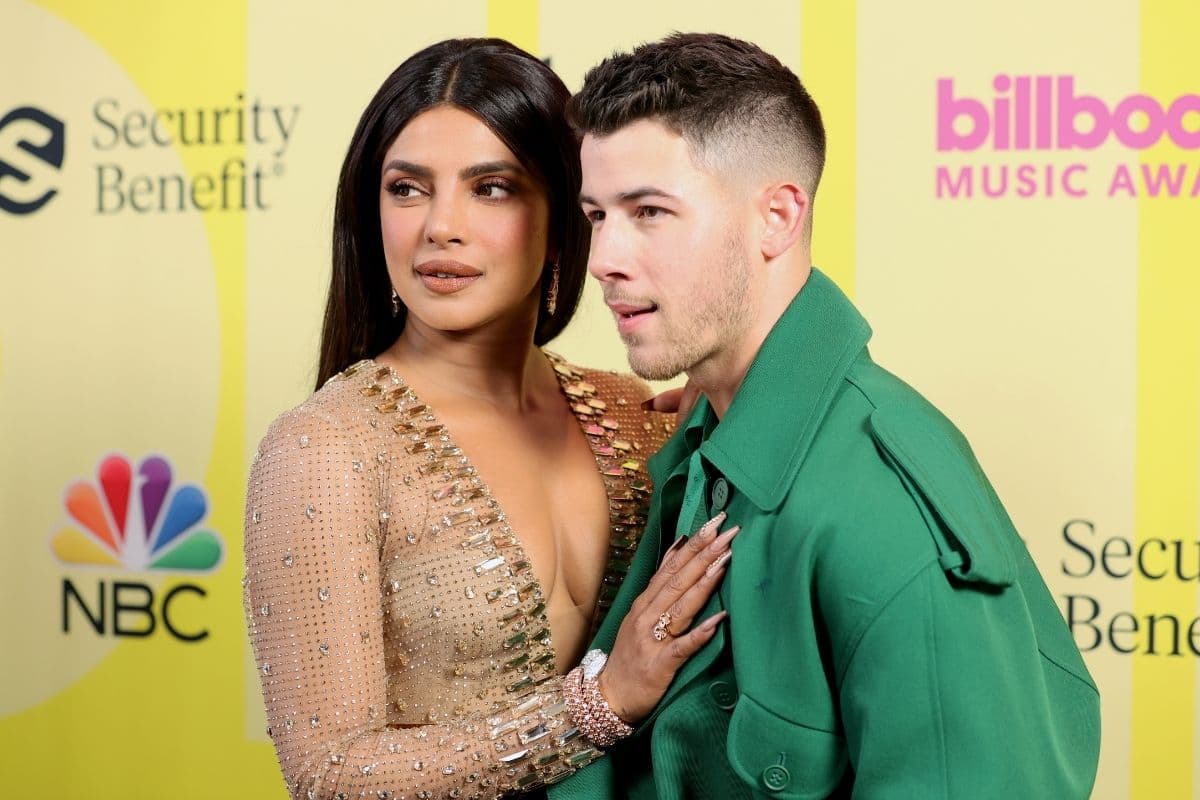Nick Jonas y Priyanka Chopra en la alfombra roja de Billboard Music Awards, 202
