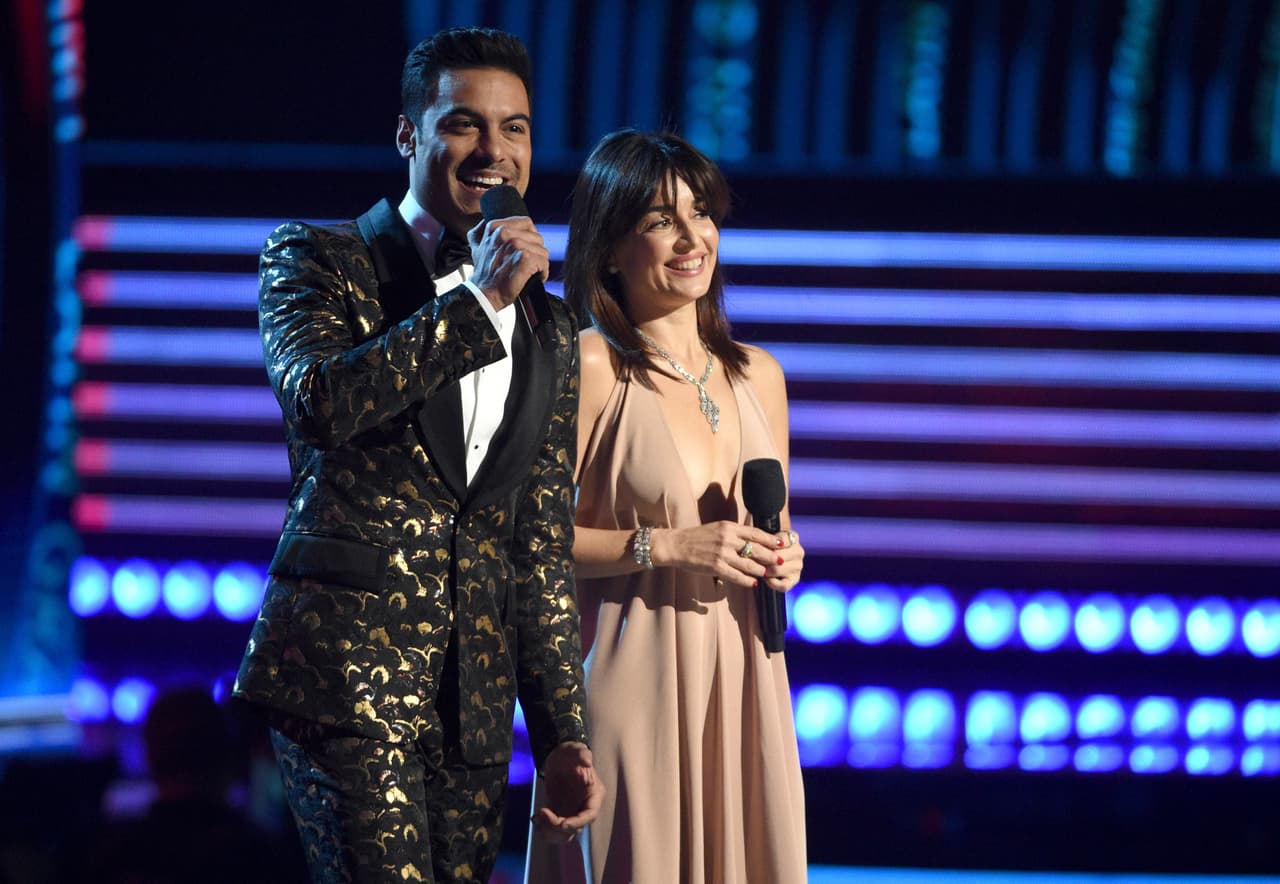Carlos Rivera y la actriz Ana de la Reguera conducieron los Latin Grammy 2018