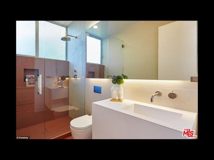 El cantante de 26 se casó con Priyanka Chopra, actriz y cantante india que ganó el título de Miss Mundo en el año 2000.