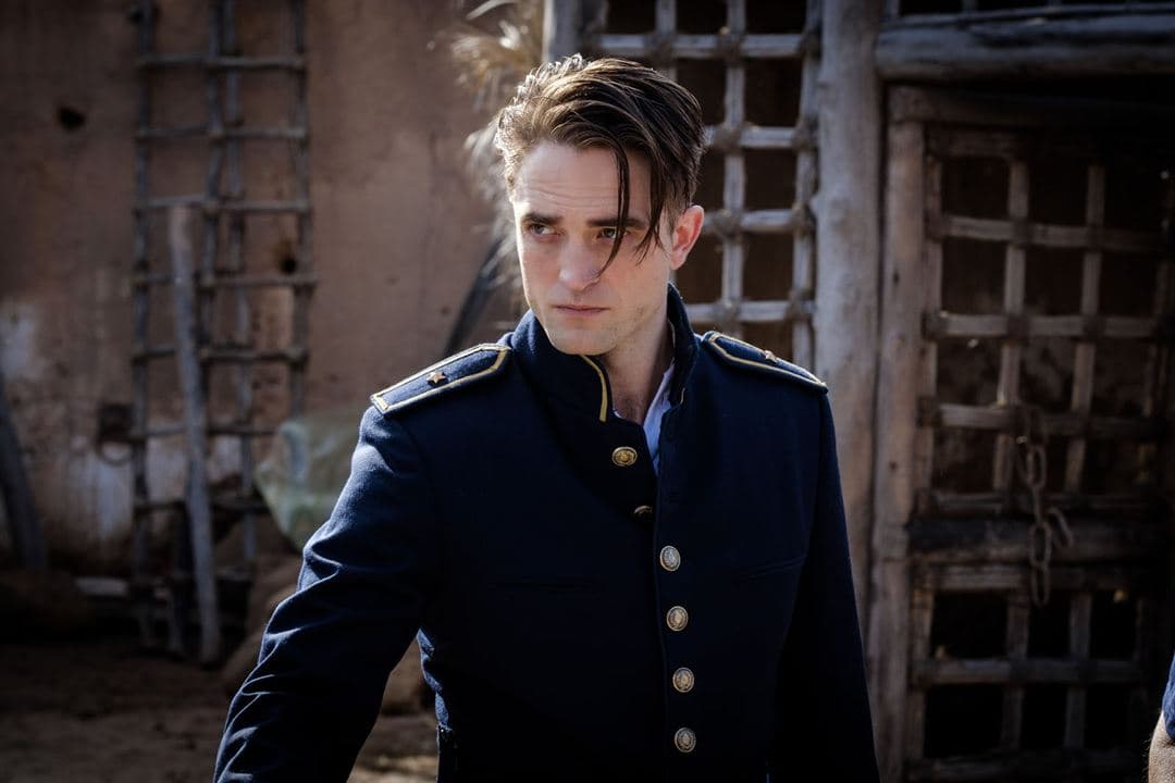 También participó en 'Waiting for the Barbarians' al lado de Johnny Depp. La cinta se estrenó en el festival de Venecia de 2019, pero tuvo un estreno comercial más grande en 2020.