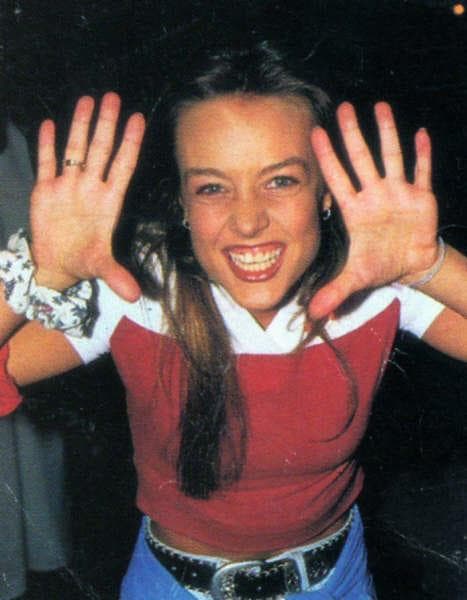 Otra chica ícono de los 90 era la cantante Fey