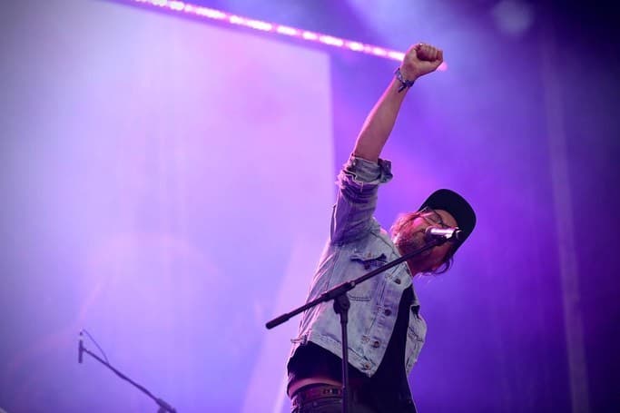 Su set abrió con "KC Accidental" y terminó con "Cause = Time", en total tocaron 10 de sus canciones.